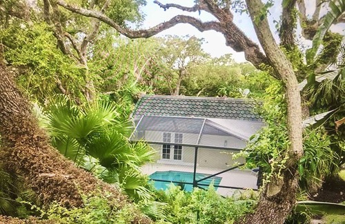 Central Beach House | Tranquil orchid island pool home