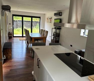 Charlton-on-Otmoor House | Tranquil Oxford retreat 4 Bedroom House aircon