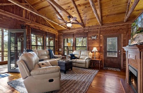La Grange House | Tranquil Peaceful Cabin with Stunning Lake Views in La Grange, Texas
