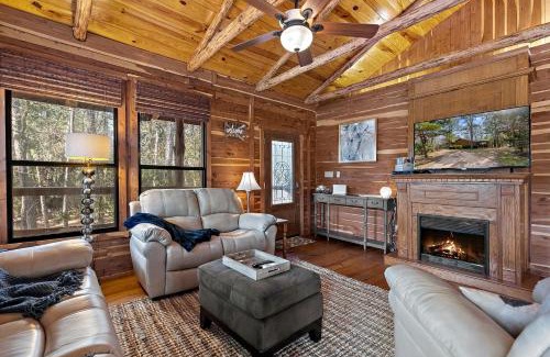 La Grange House | Tranquil Peaceful Cabin with Stunning Lake Views in La Grange, Texas