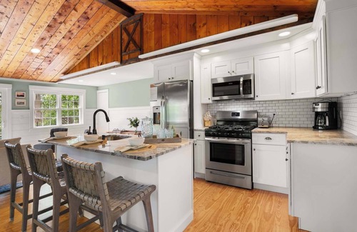 East Dennis House | Tranquil Pond-View Escape in Dennis