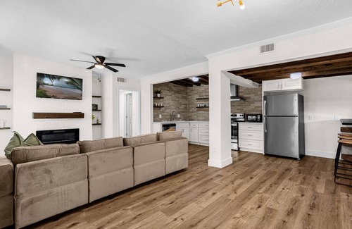 Orlando House | Tranquil Qasis 3/2 Cottage in East Orlando, FL!