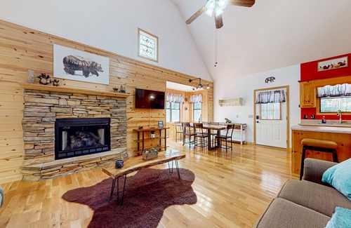 Blairsville Cabin | Tranquil & quiet cabin getaway with firepit, deck, fireplace, game room, & W/D
