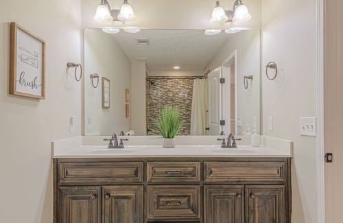 Fortson House | Tranquil Relaxation Family-friendly|Cozy4br|HotTub