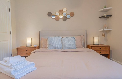 Fortson House | Tranquil Relaxation Family-friendly|Cozy4br|HotTub