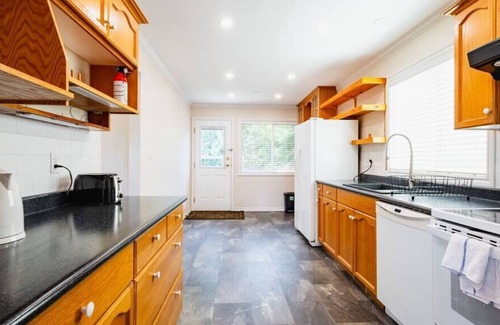 Sardis House | Tranquil & Relaxing Family Gem ~ Queen Beds ~ Pkg!