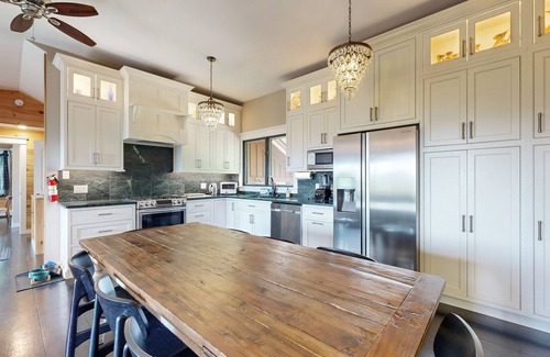 Quechee Cabin | Tranquil & renovated dog-friendly home with mountain views, W/D, AC