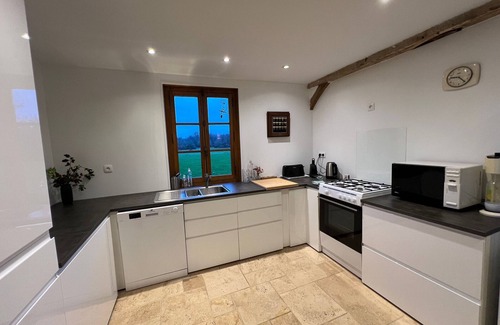 Jouy-le-Potier Cottage | Tranquil Retreat: Forest Views, PMR Friendly, Near Loire Castles & Orleans