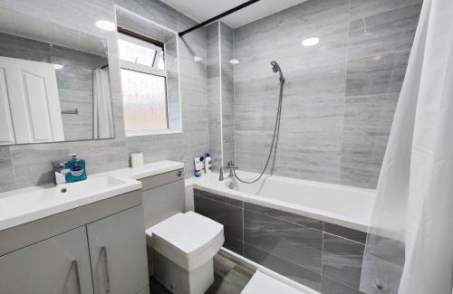 Bicester House | Tranquil Retreat in Bicester