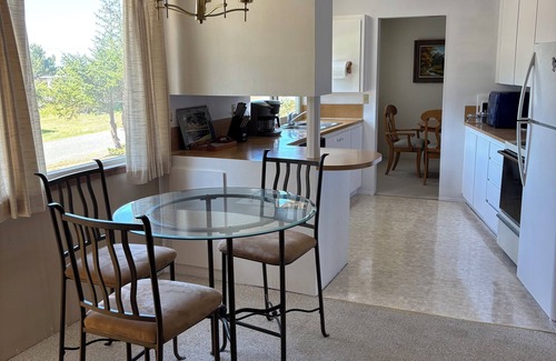 Grayland House | TRANQUIL RETREAT IN GRAYLAND - Minutes from Westport's Coast