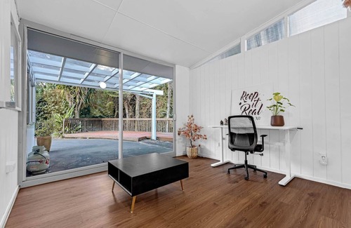 Auckland House | Tranquil Retreat in Nature's Embrace