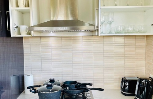 Glenroy House | Tranquil Retreat Near to Airport