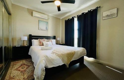 Glenroy House | Tranquil Retreat near to Airport