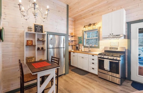 Levering Cabin | Tranquil Retreat Nestled Among the Trees – Access to Waterfront!