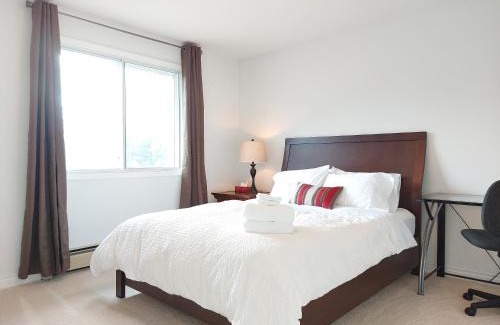 Southeast Kelowna Bed & Breakfast | Tranquil Retreat Spacious 2-Bedroom on a Serene Acreage