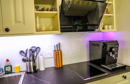 Deerhurst Cottage | Tranquil Retreat with Private Hot Tub - Wharf Annexn