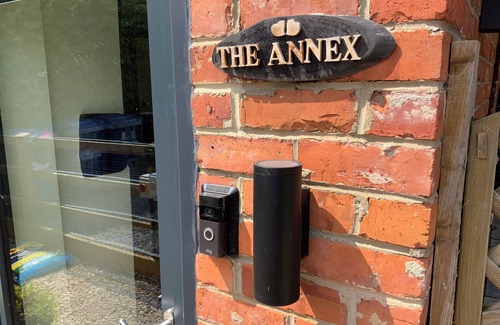 Deerhurst Cottage | Tranquil Retreat with Private Hot Tub - Wharf Annexn