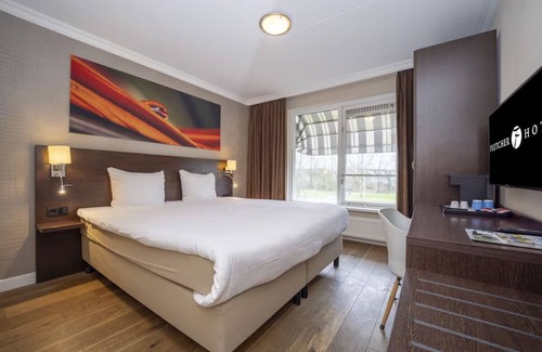 Edelstenenbuurt Hotel | Tranquil Retreat with Free Parking, Breakfast & Walking/Cycling Routes