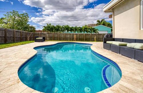 Dania Beach House | Tranquil Retreat with HEATED POOL Minutes to the Beach