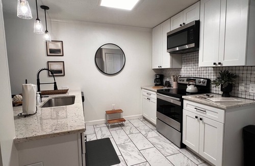 Columbus House | Tranquil Riverfront townhome with AC in charming Columbus