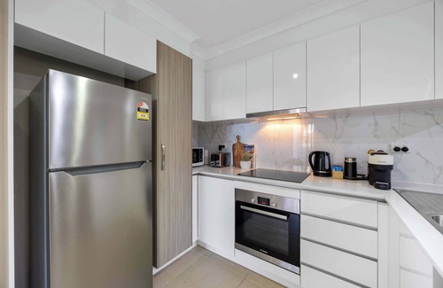 Rockingham Apartment | Tranquil Rockingham Base for Corporate Guests
