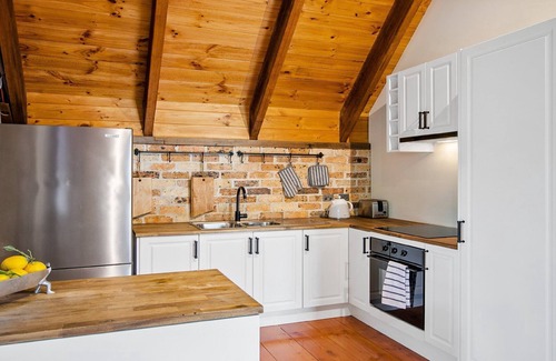 Berrilee House | Tranquil, romantic, secluded retreat with amazing views that stretch on forever!