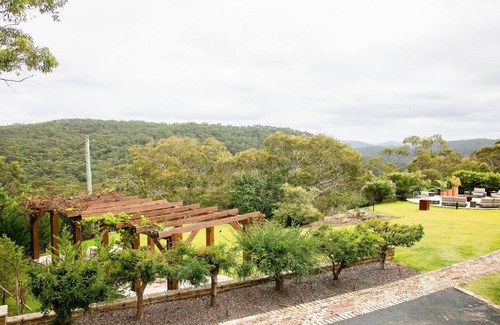 Berrilee House | Tranquil, romantic, secluded retreat with amazing views that stretch on forever!