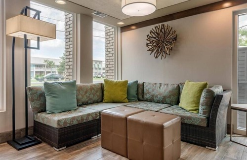 Jekyll Island Hotel | Tranquil Room Near Georgia Sea Turtle Center | Onsite Pool, Free Breakfast