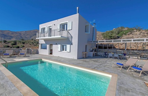 Agia Galini Villa | Tranquil sea view villa with pool,2km from beach!