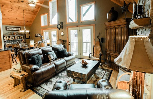 Banner Elk Cabin | Tranquil & Secluded Rustic Luxury Cabin. Hot Tub, Large Deck, Fire Pit, Gas FP
