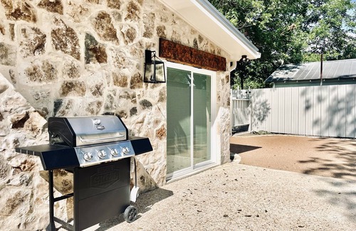 Kerrville Cottage | Tranquil & Serene Cottage for 2 with Private River Access
