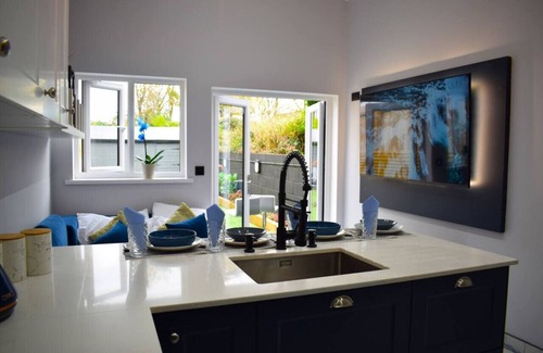 Cyncoed House | Tranquil Serenity Hub