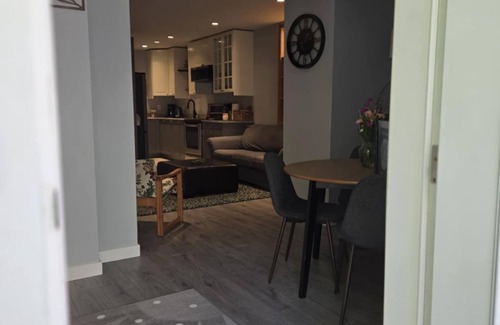 Shawnigan Lake Apartment | Tranquil Shawnigan Lake retreat. Private self contained Suite