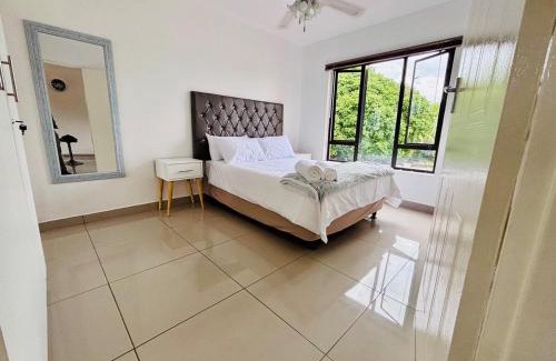 Meer En See Apartment | Tranquil Shores Modern 1BR WiFi Pool Beach