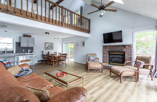 Tobyhanna House | Tranquil Shores Waterfront Fire Pit Hammock