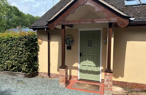Shrewsbury Apartment | Tranquil Shrewsbury Cottage
