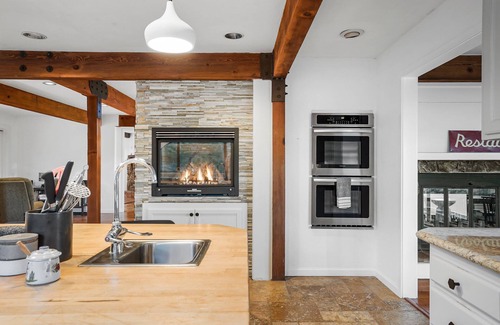 Glen Ellen House | Tranquil Sonoma Retreat by Kohmsa Stays - Pool, Hot Tub, Bocce & Outdoor Kitchen