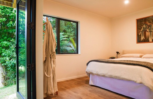 Furneaux Apartment | Tranquil space off nestled among native bush off Queen Charlotte Track