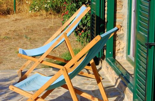 Tomar Cottage | Tranquil stone cottage by lovely lake.