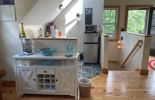 Union Apartment | Tranquil studio apartment on peaceful lake in Maine