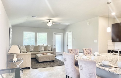 Montgomery House | Tranquil Suburbs Living near Lake Conroe