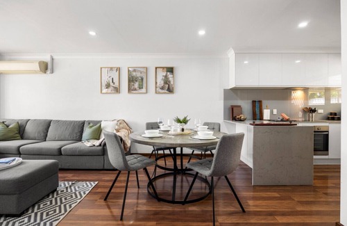 Underdale House | Tranquil Suite - 2BR, Parking, Wifi