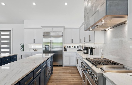Malakoff House | Tranquil Tides: Lake Front- Pool & Hot Tub