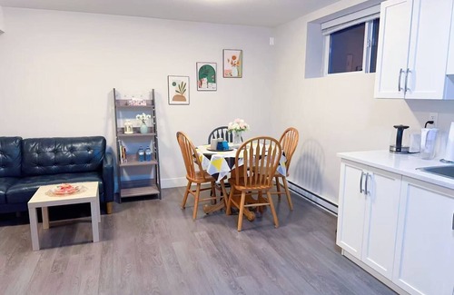 Surrey House | Tranquil touch-2BR comfort suite