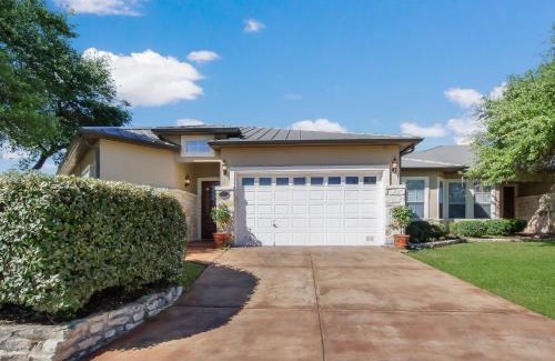 West San Antonio House | Tranquil Townhome