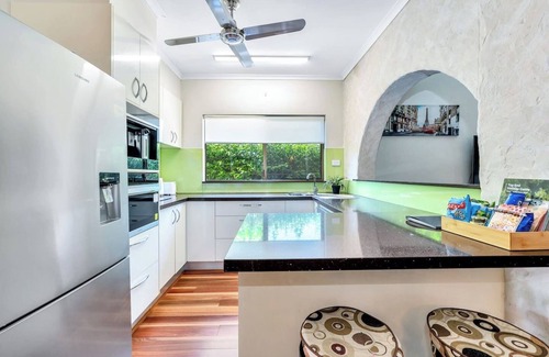 Marrara Apartment | Tranquil Townhouse: HUGE Pool & Golf Course views