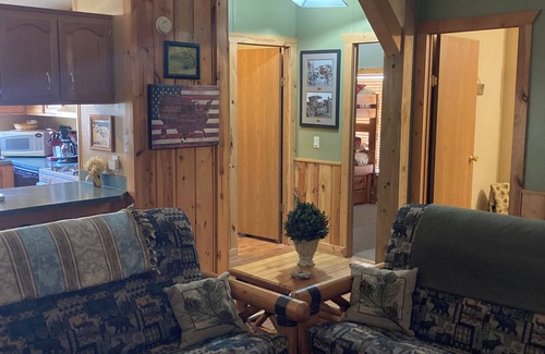 Custer House | Tranquil Trailside