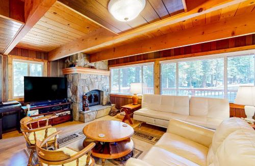 Comstock Acres House | Tranquil Treehouse Haven
