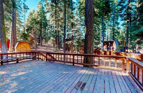 Comstock Acres House | Tranquil Treehouse Haven