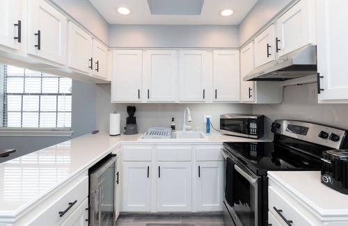 Brownsville Condo | Tranquil Vista Verde Hideaway
